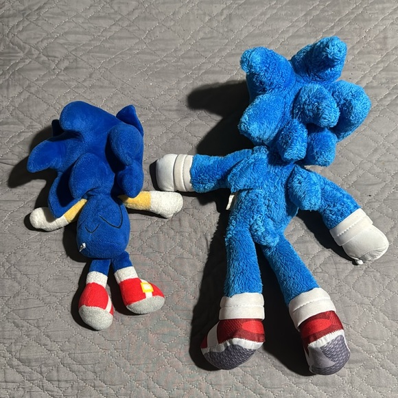 2 KIDS SONIC THE HEDGEHOG PLUSH TOYS - 8” and 13” PLUSH SONIC TOYS - Picture 2 of 2